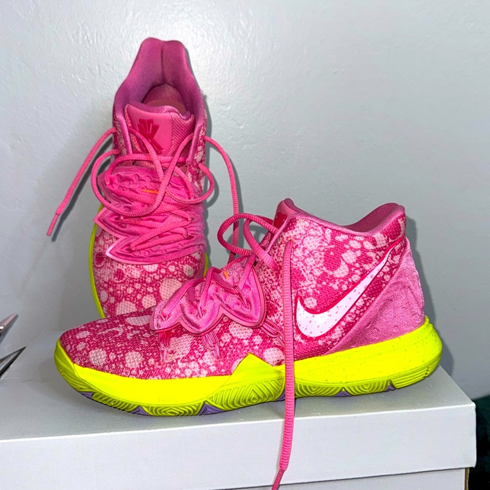 Kyrie 5 Limited Edition Patrick Star Sneakers 👟